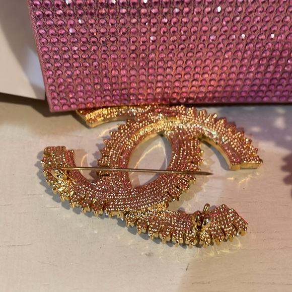 💎Bold large New Gold bling brooch - Picture 3 of 3